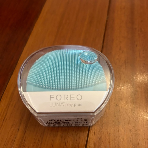 FOREO Luna play plus facial cleaners & massage BNWT - Picture 2 of 6